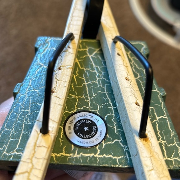 BIRDHOUSE, BOYD’S WHEELBARROW AND HANGAR DECOR - Picture 3 of 6